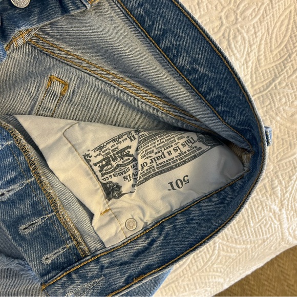 Levi’s High Rise Denim Shorts - Picture 3 of 4